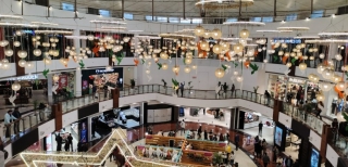 You Come Across a Variety of Shopping items and One of the Best Places to buy Western and Traditional Clothes in India.